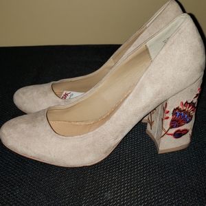 New Taupe Pump with Embroidered Heel